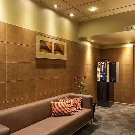 시티 바이 유니크 호텔스 2* 탈린