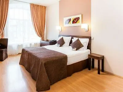 By Unique טאלין