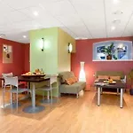 By Unique Hotell 2*