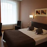 By Unique Hotell 2*